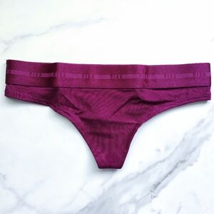 NWT PINK VICTORIA'S SECRET RETRO ELASTIC LOGO THONG PANTY IN VIVID MAGENTA SMALL